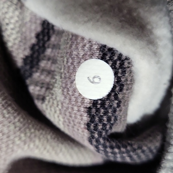 Lululemon Scuba Hoodie - Picture 3 of 5